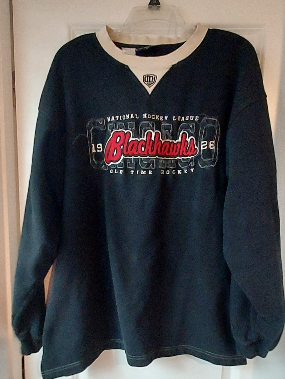 Old Time Hockey Chicago Blackhawks Distressed Logo Embroidered Sweatshirt Lg